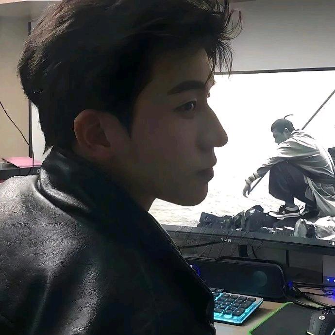 叫我小崔就行。