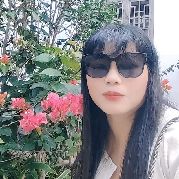 英子