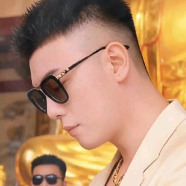 吉  先  生  的（朋友圈）