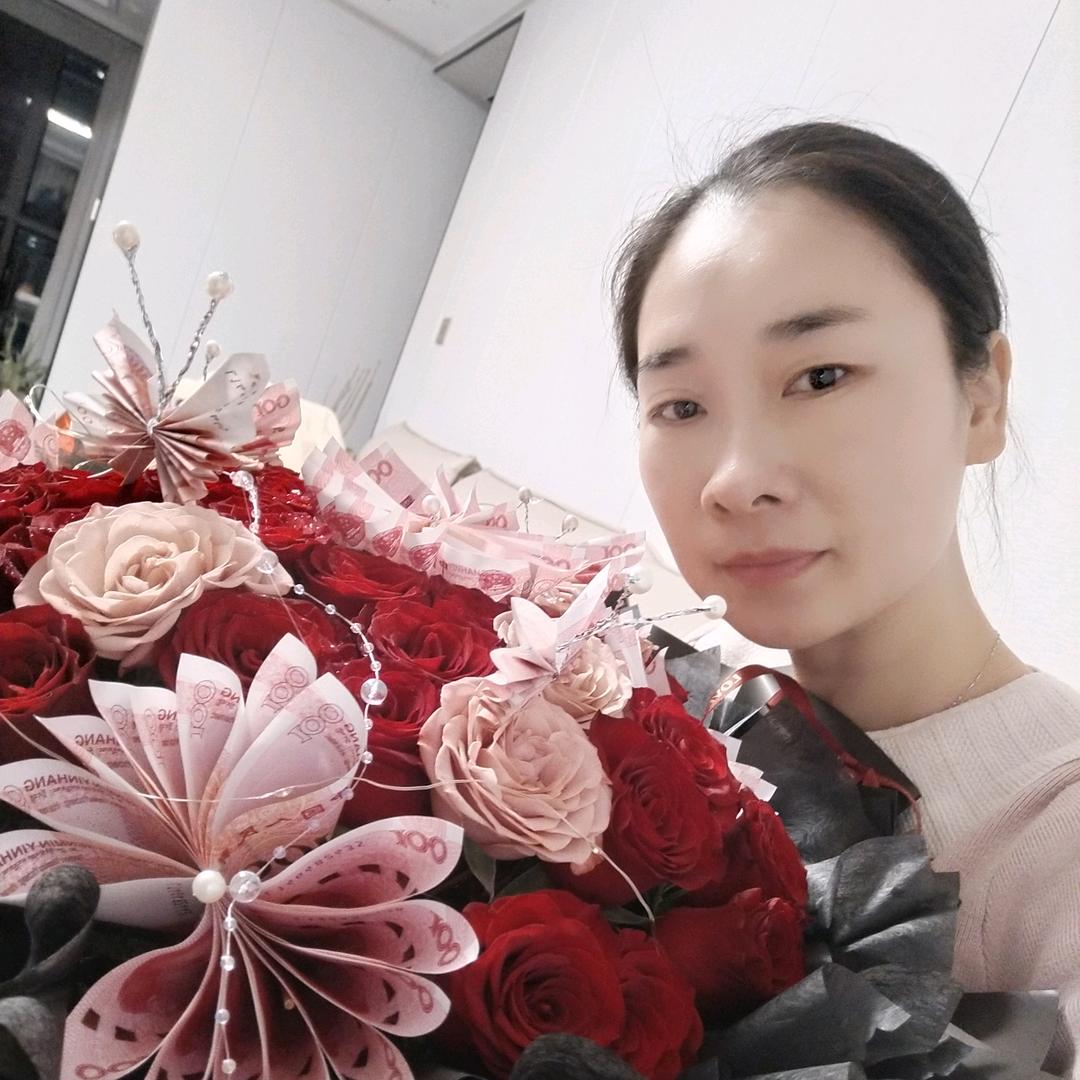 爱吃葡萄的小妞