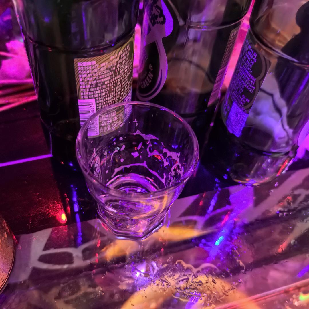 管求  他  她  它