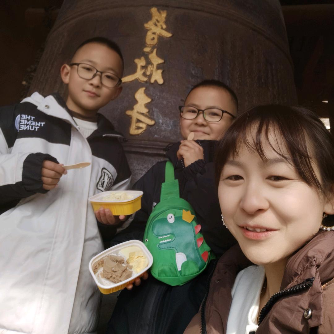 一个卖刀削面的小姐姐₍˄·͈༝·͈˄*₎