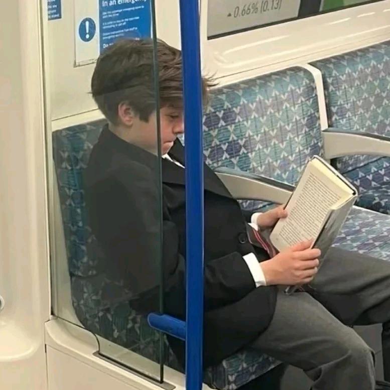 肚腩特