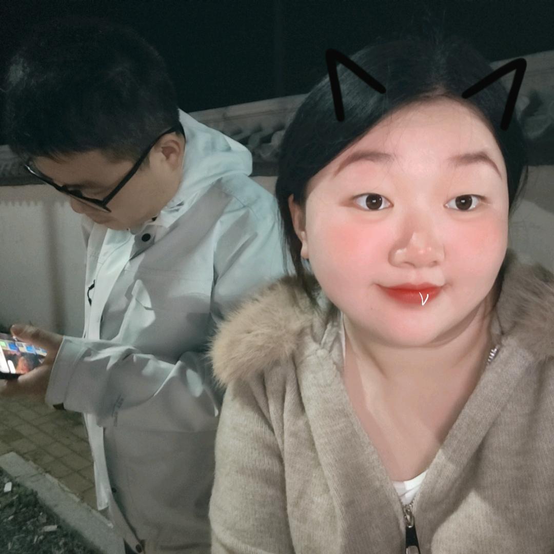 莹莹爱吃香菜🍃