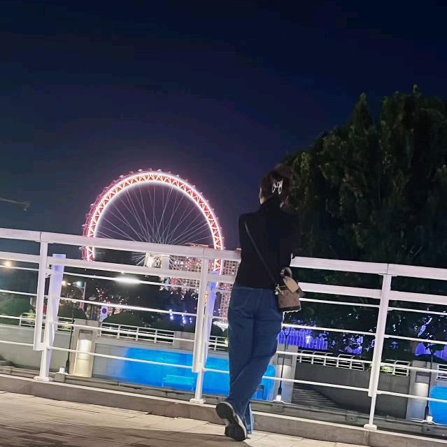 歪歪恋霓裳