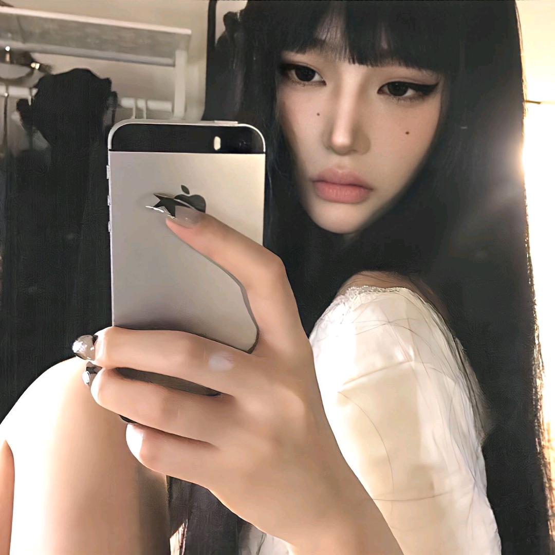 慕楠.