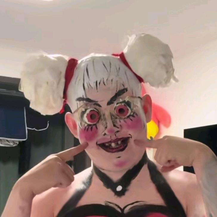 张璋我是男的不是女的。