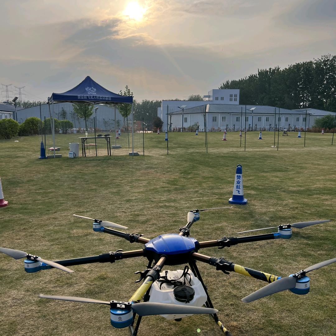 00后未来金牌飞手