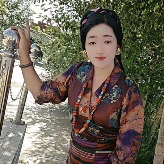 西藏女孩
