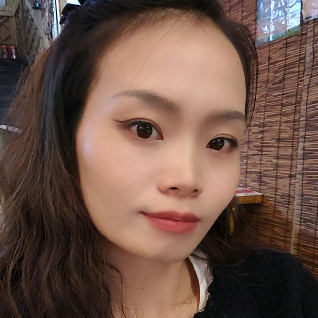 纳雍古巷烙锅老板娘小静