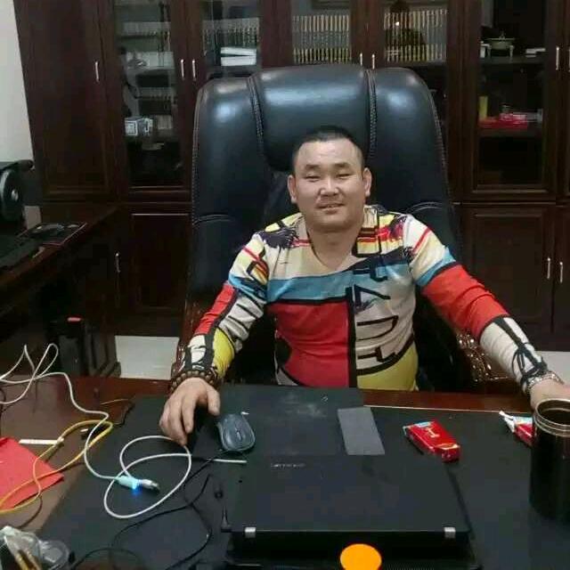 华