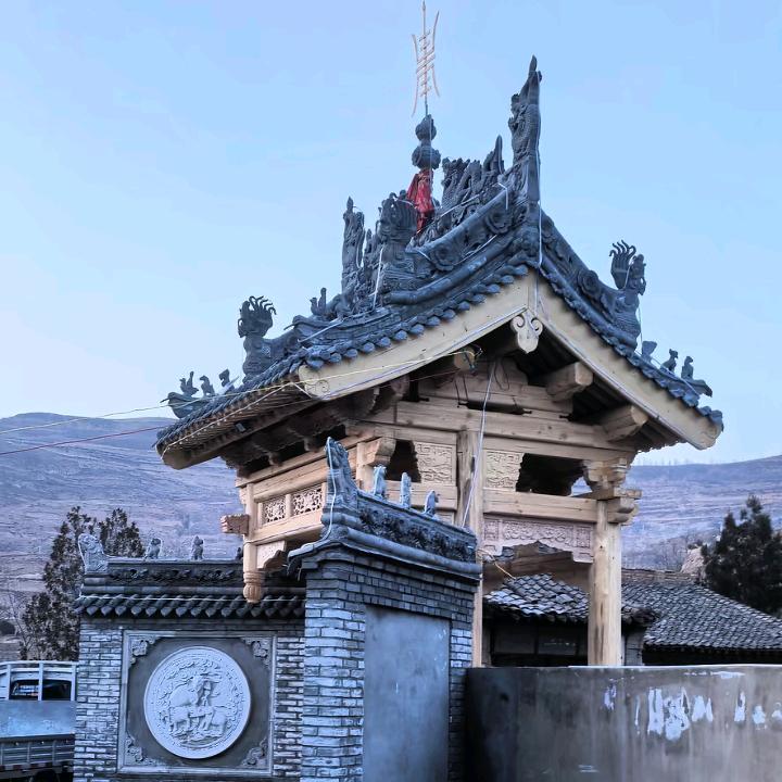 天水龍行古建，雪中峰