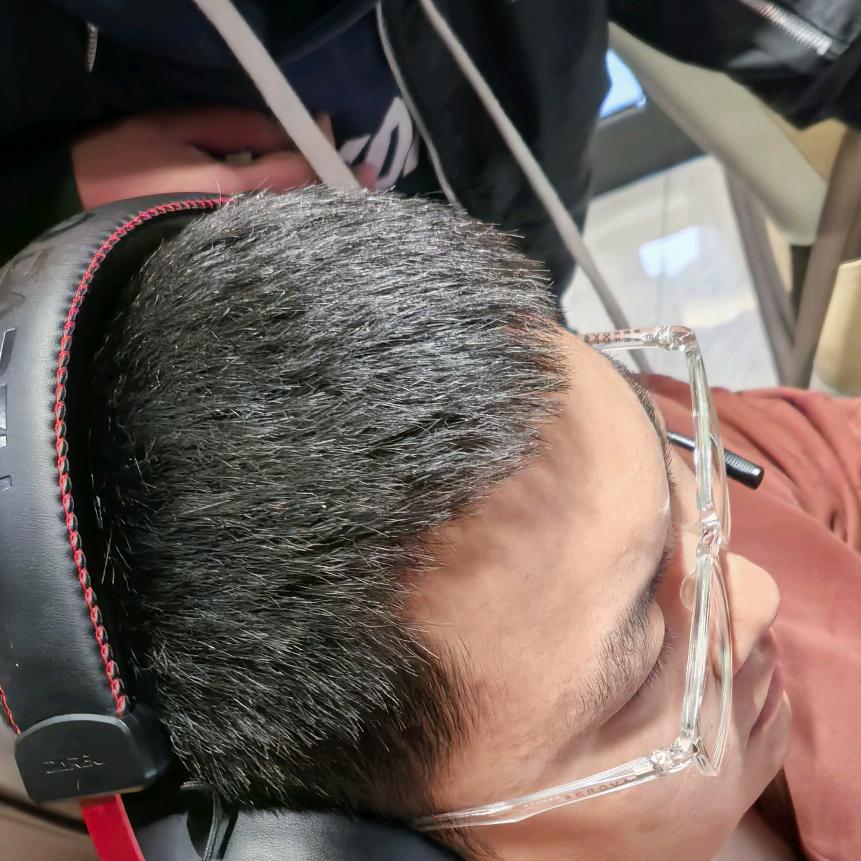 暴打，中✌︎' ֊'工作