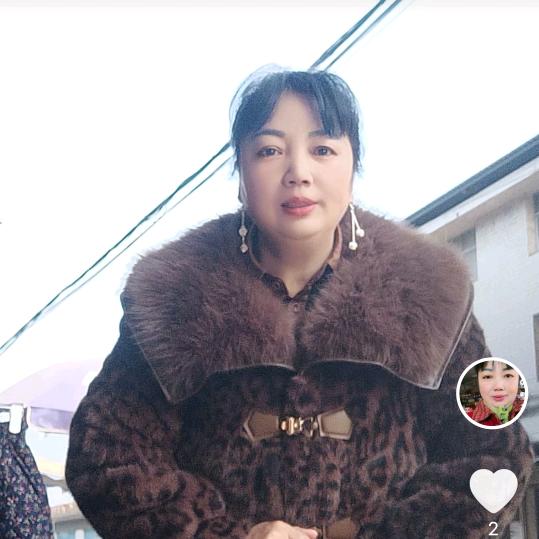 丽锦百货商行在象市镇政府斜对面