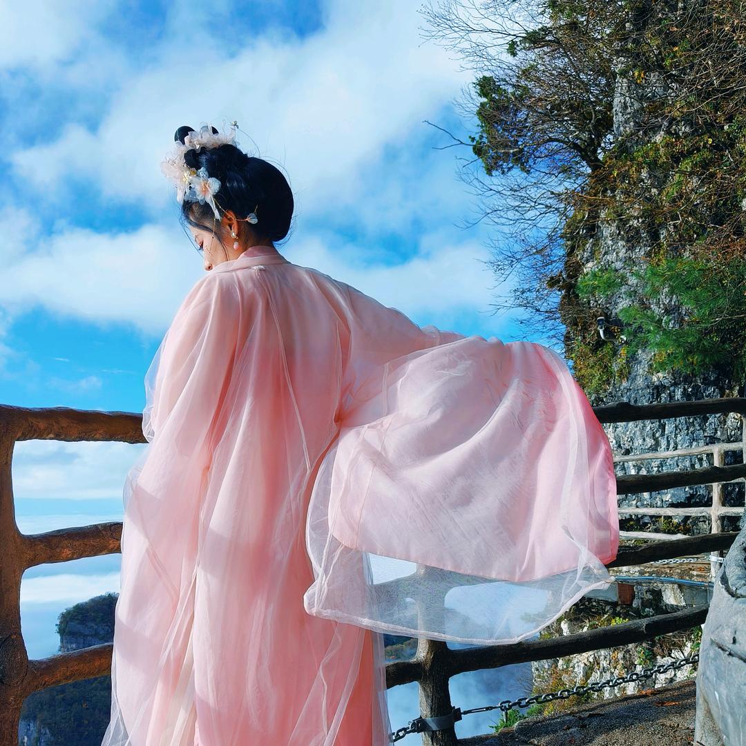 龙头山云上汉服店