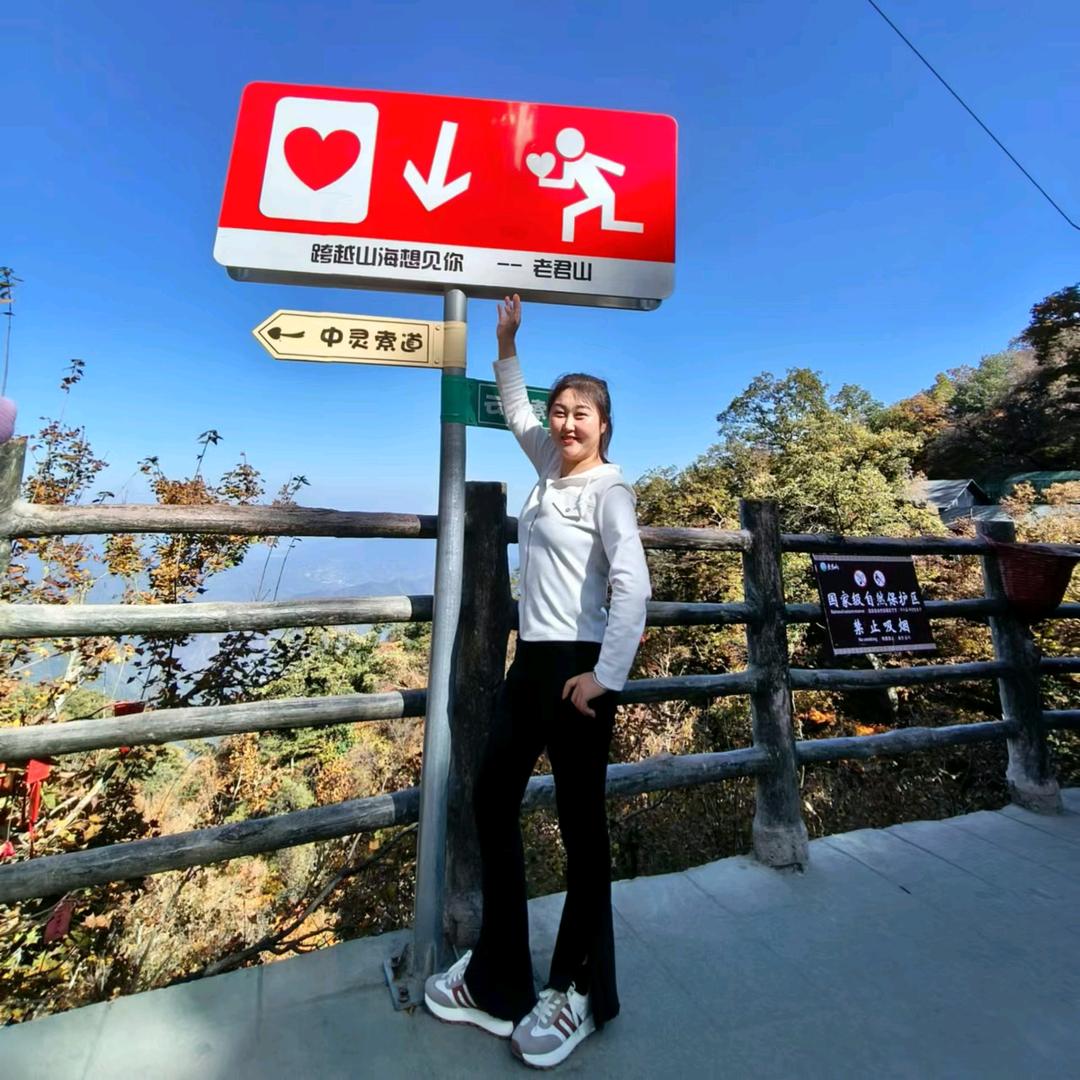 明利达眼镜店杨丹