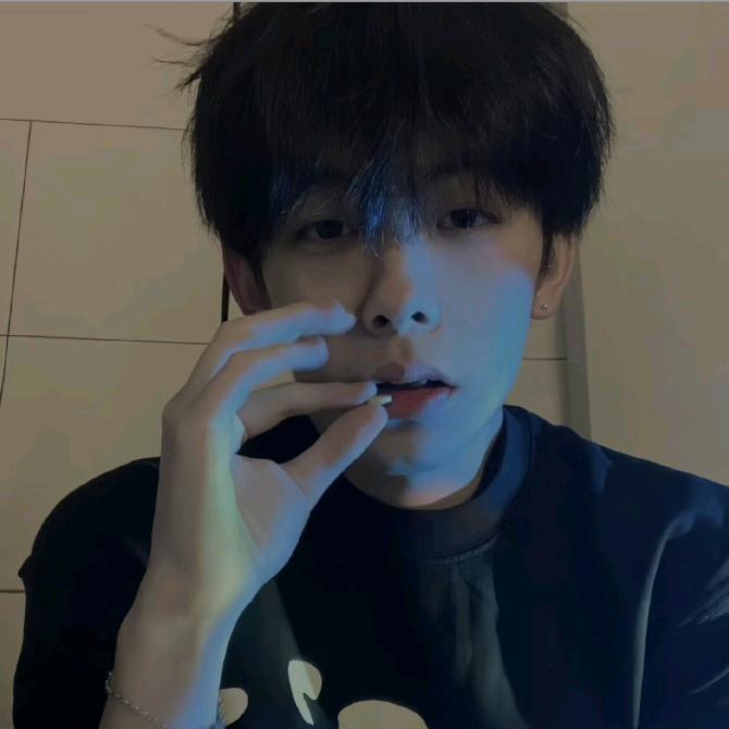 超级无敌亿人迷大王♛