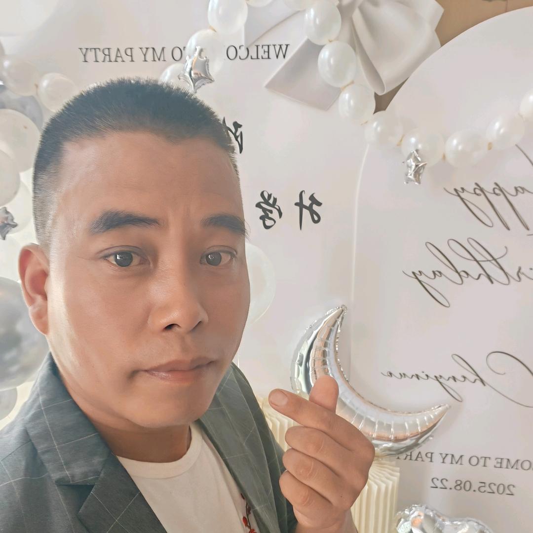 唱作歌手主持周鹏