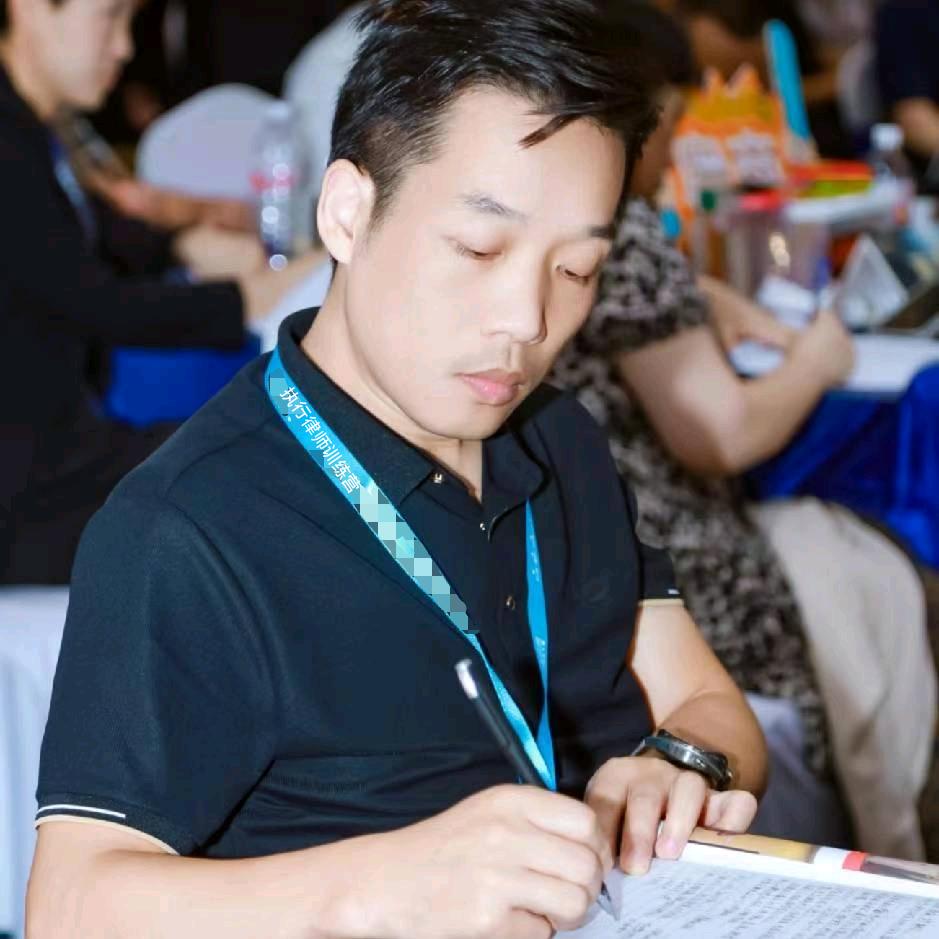 执行律师周凡兵