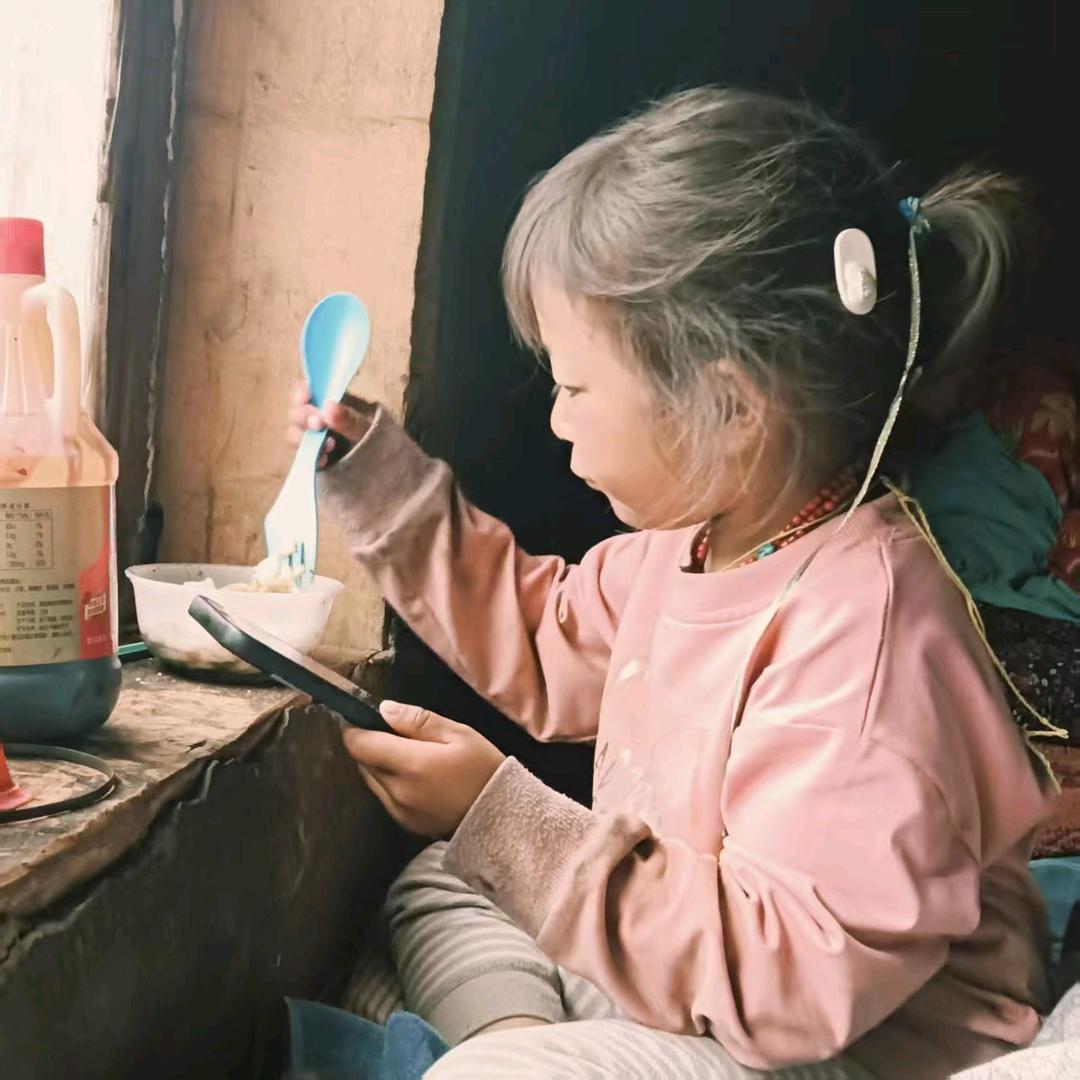幸福男孩，快乐。