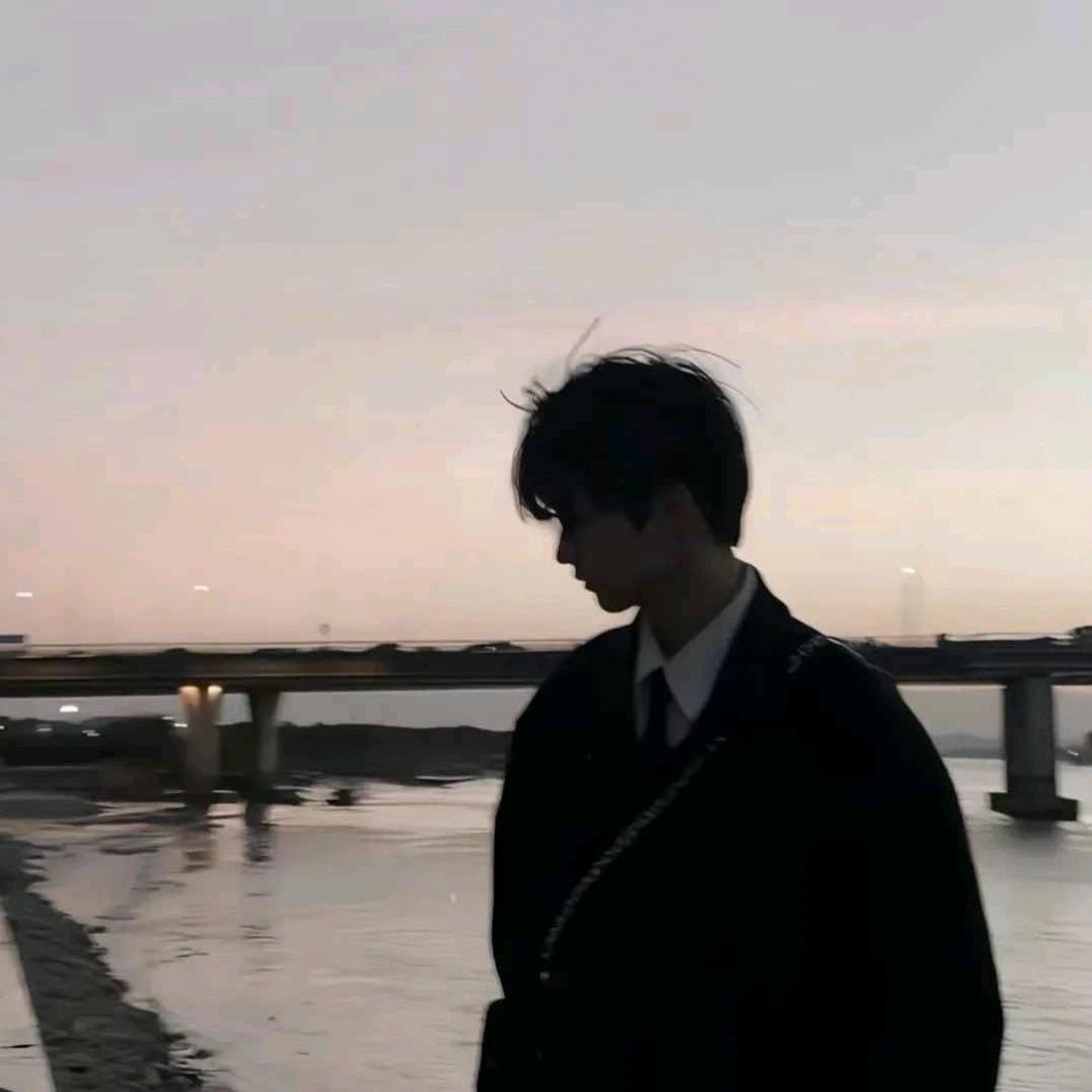发现女友是le含泪换上女装和她炒菜.