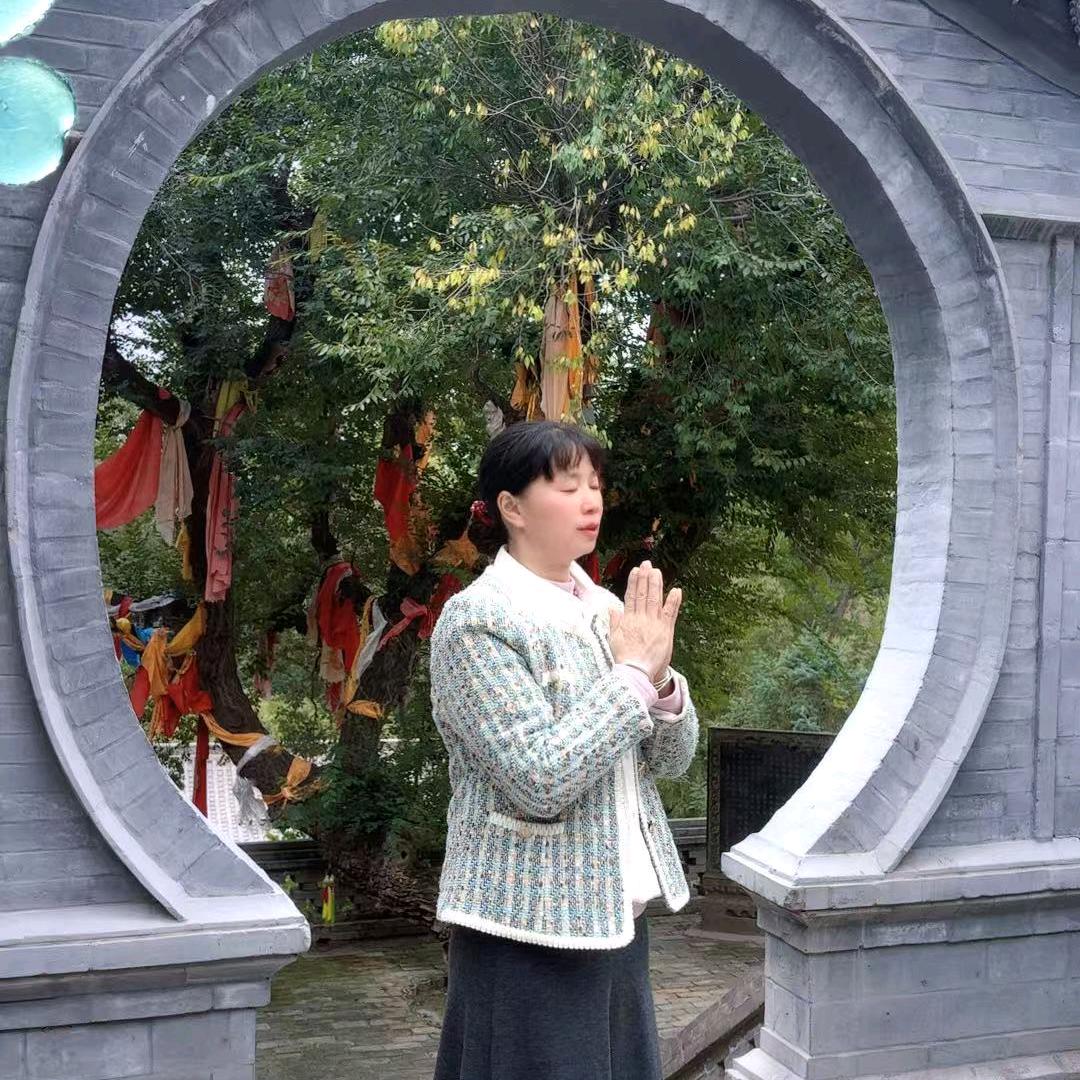 蓝天白云李姐