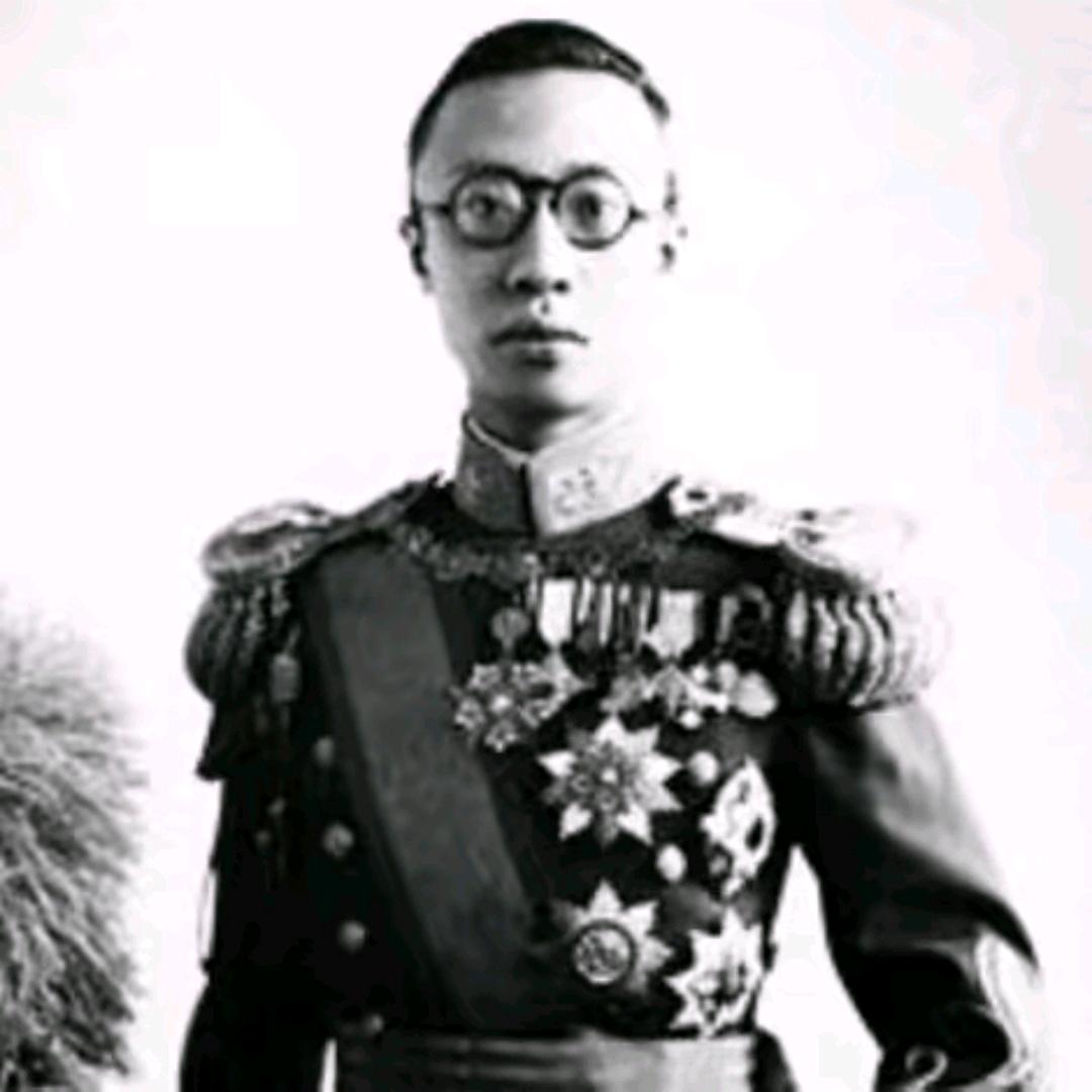 爱新觉罗.溥仪