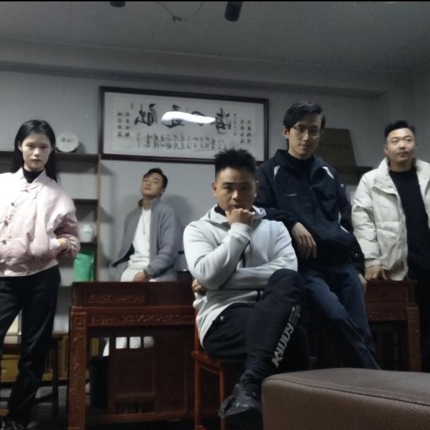 精绒城的戏精们