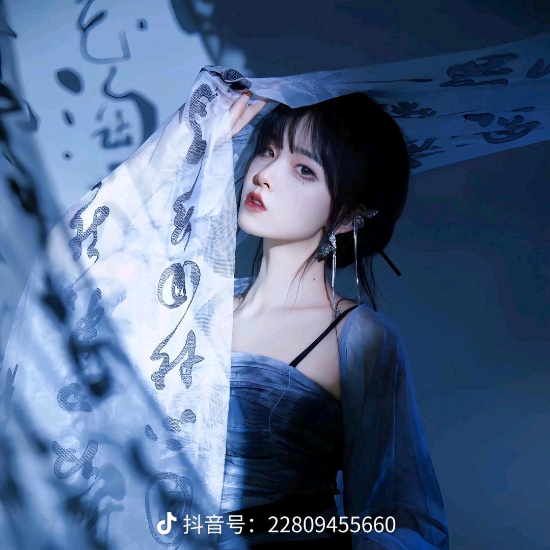 难喻^O^