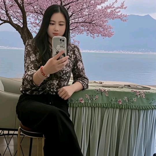 韦泇名
