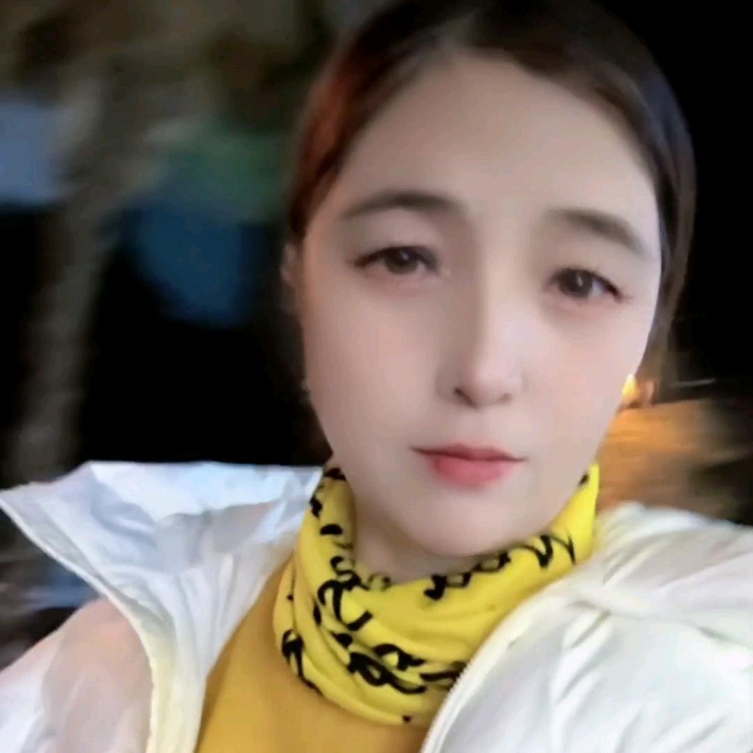 年轻精英和靠谱姑娘同行