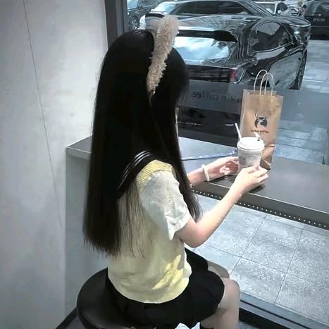 ^小七^