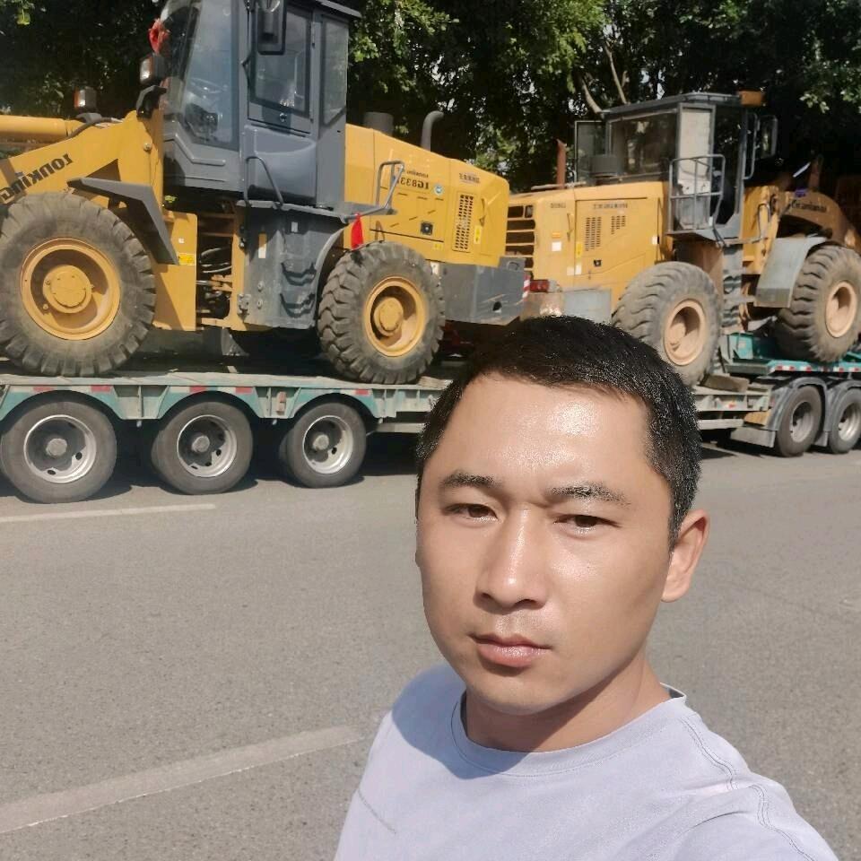 石昌飞（收购精品铲车   废铁机）