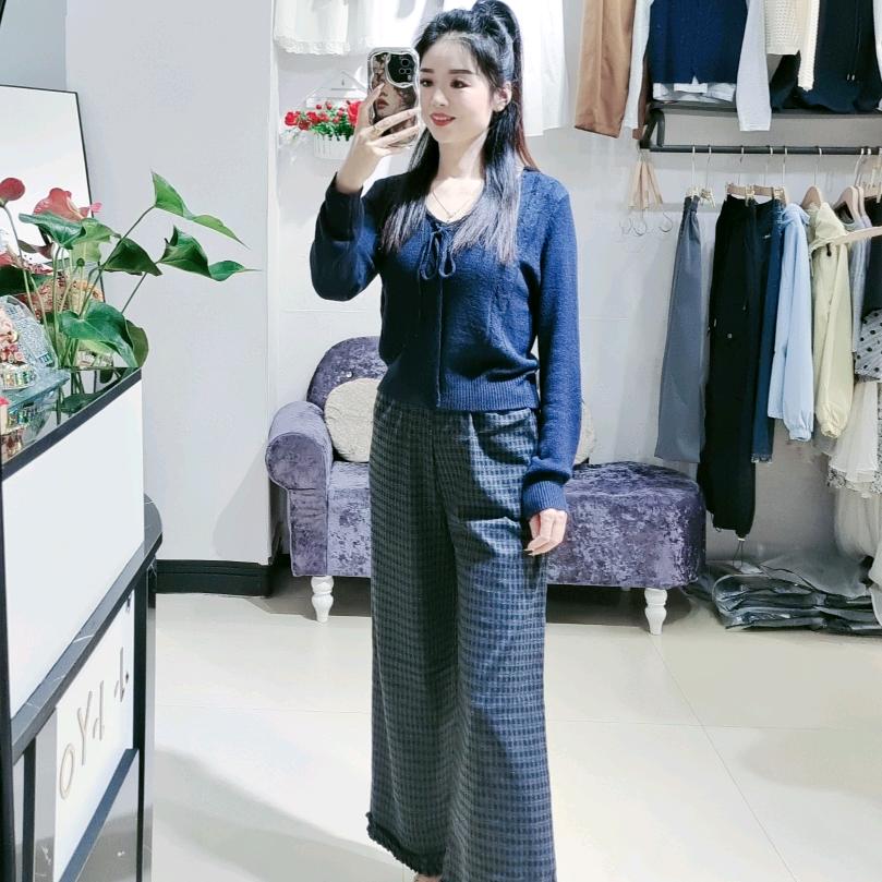 卖衣服的小小You