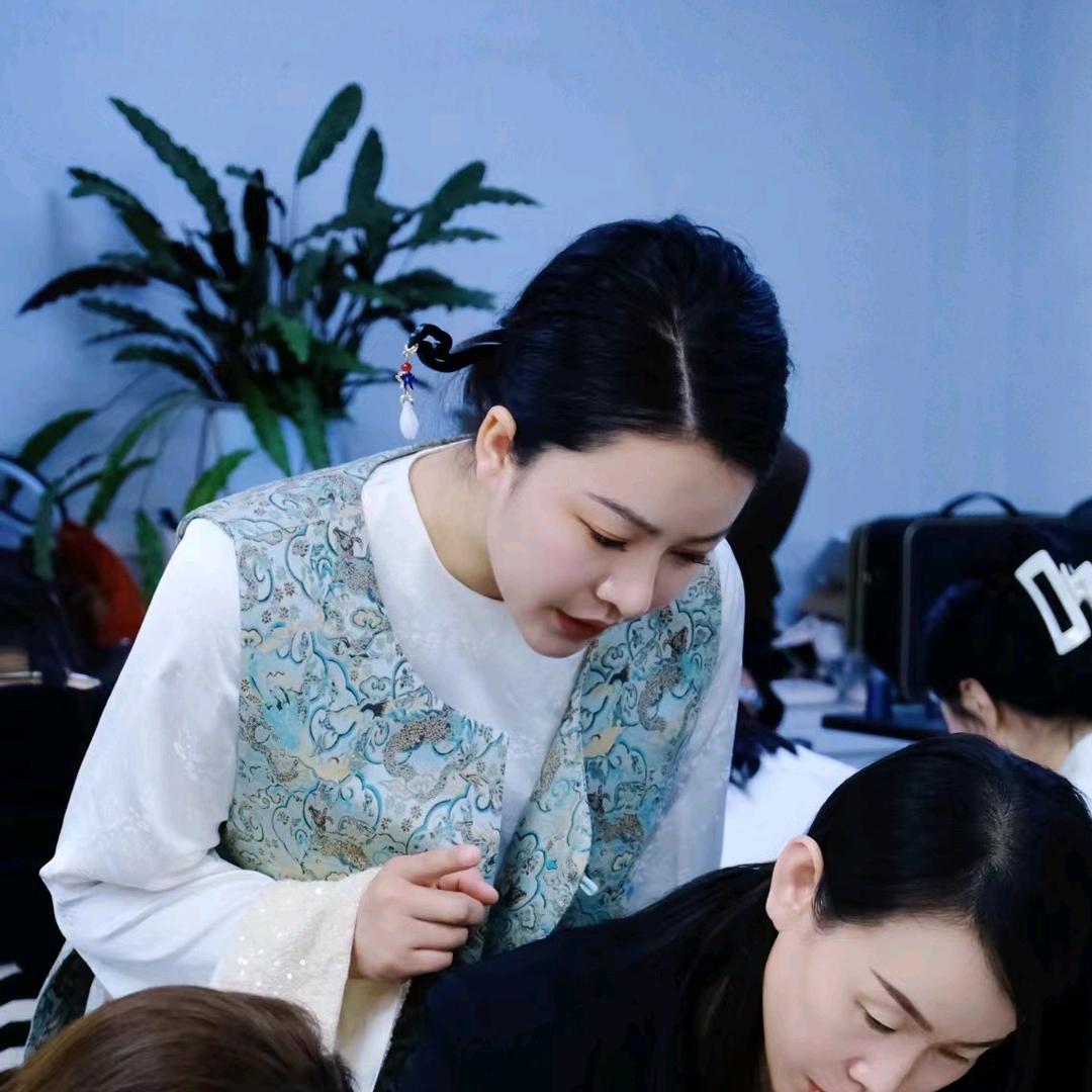 尉氏眉形设计—芳大大