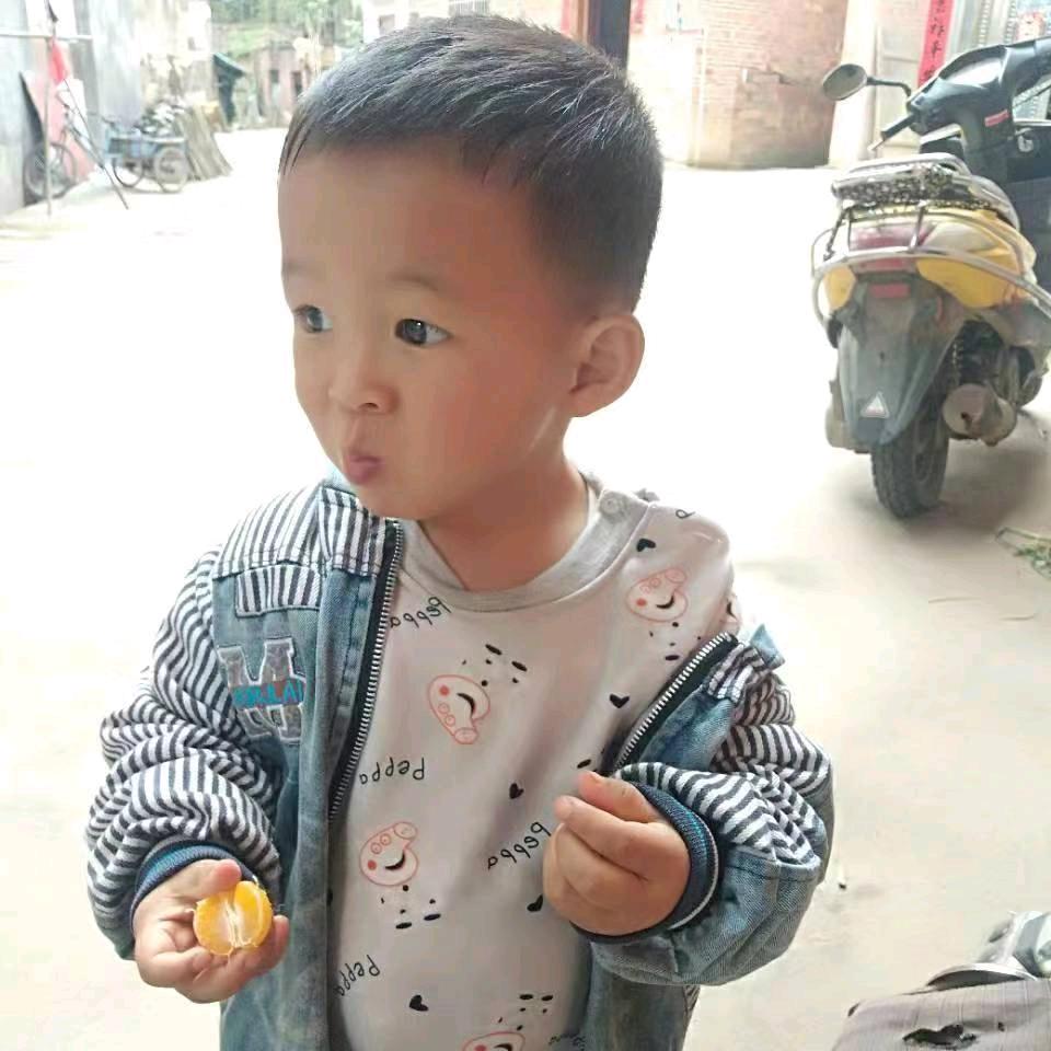 扶老奶奶闯红灯。