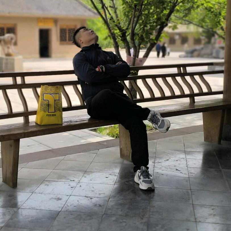 水绿山青
