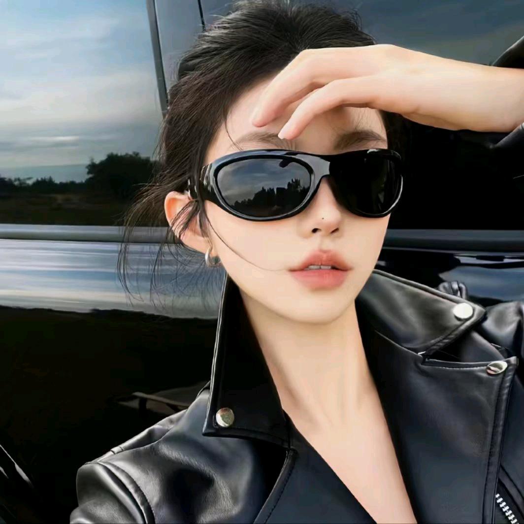 霸气女王小刘🐠⁷¹⁸(封票版只续灯牌)