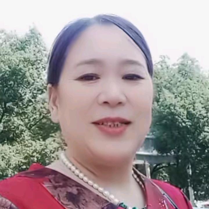 何姐(早上八点半开播)