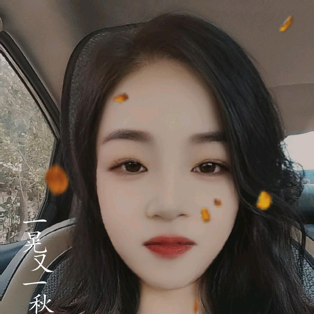 嘴角上扬的微笑