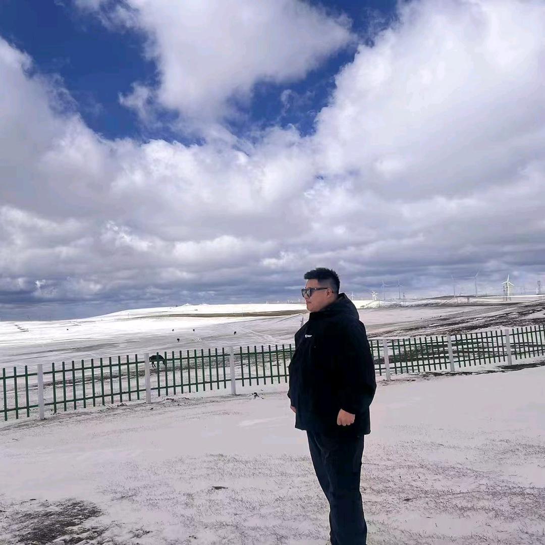 肥城奇瑞一米八大长腿八块腹肌的彭于晏