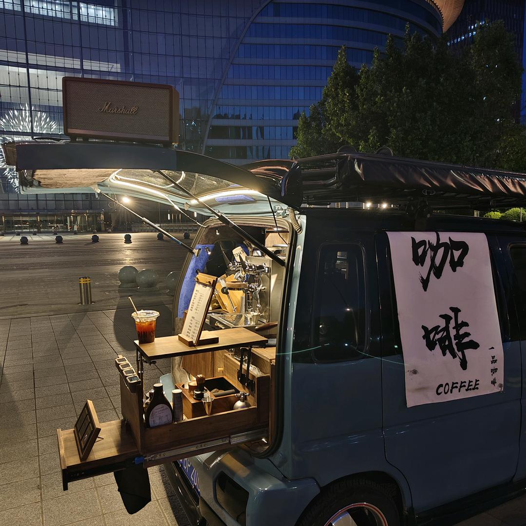 天津自贸试验区白云夜航日泊咖啡吧