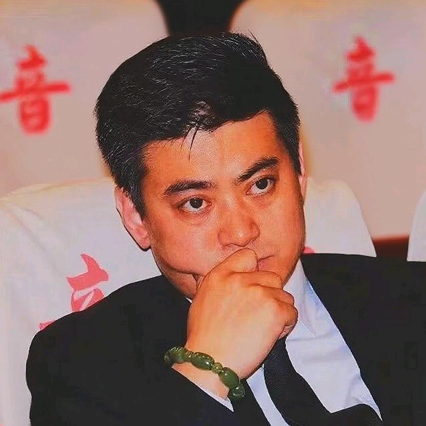 王 嘉 豪