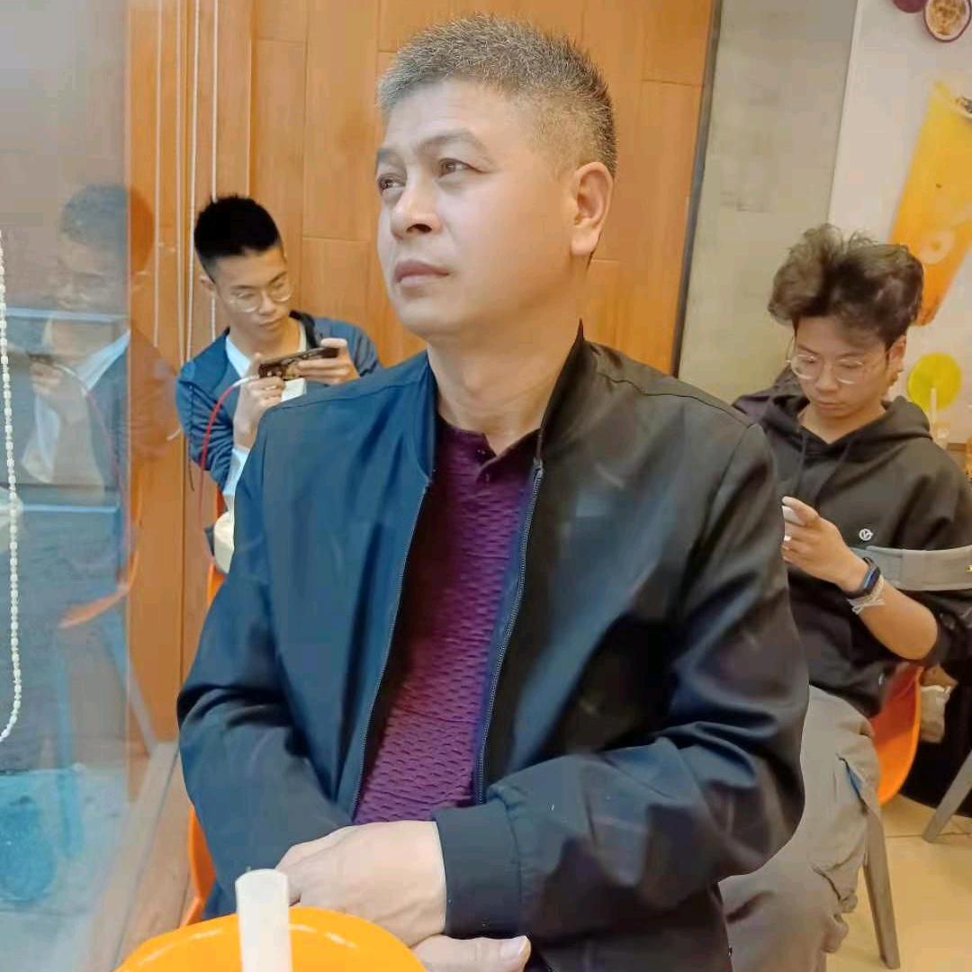 黄伦