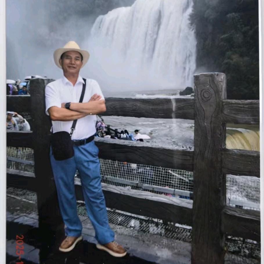 蓝翔驾校罗教练与您同行