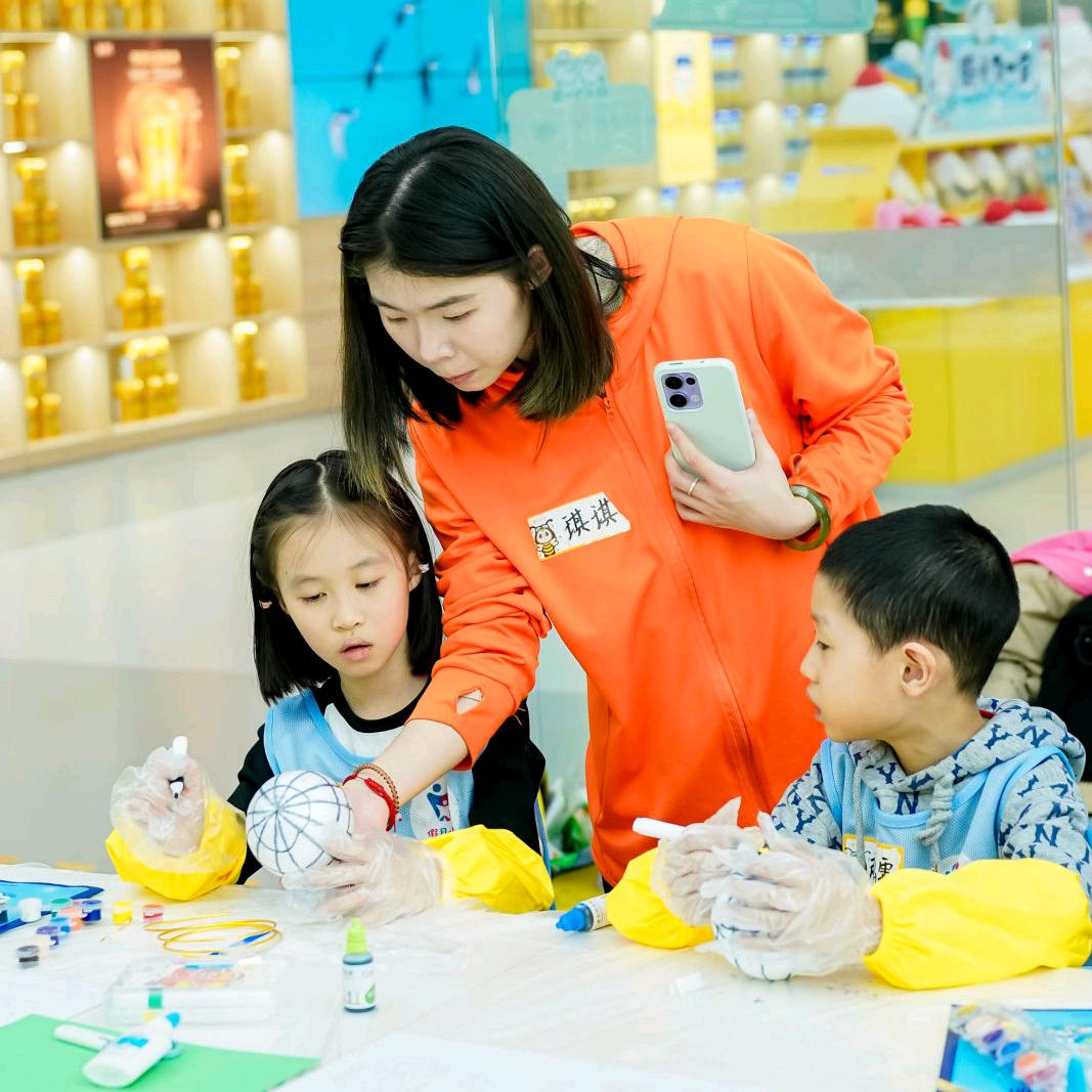 假日小队琪琪老师