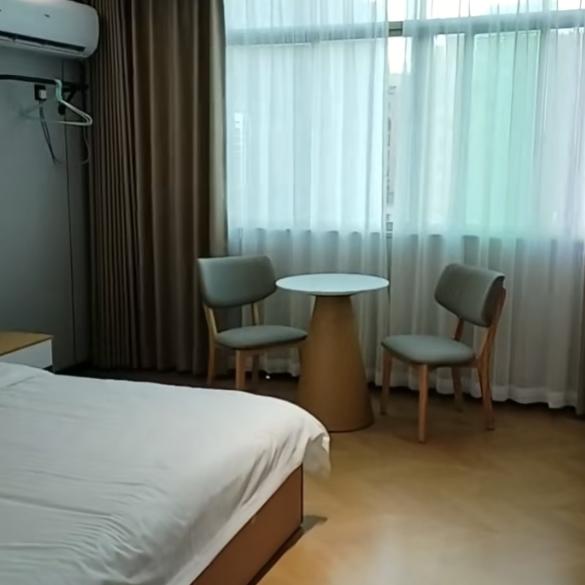 佛山酒店桌椅工厂，我是大G