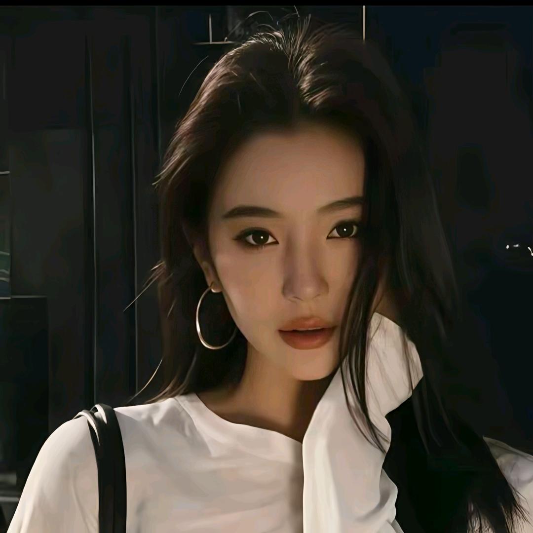 LILI-李慧儿精致穿搭