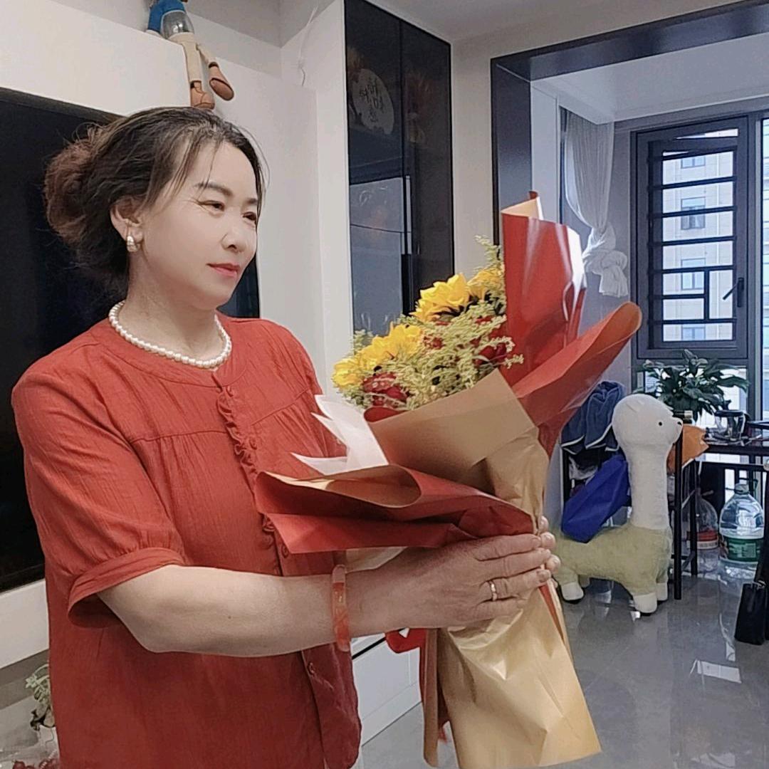 善良的羊李姐拒绝私聊拒绝连赞。