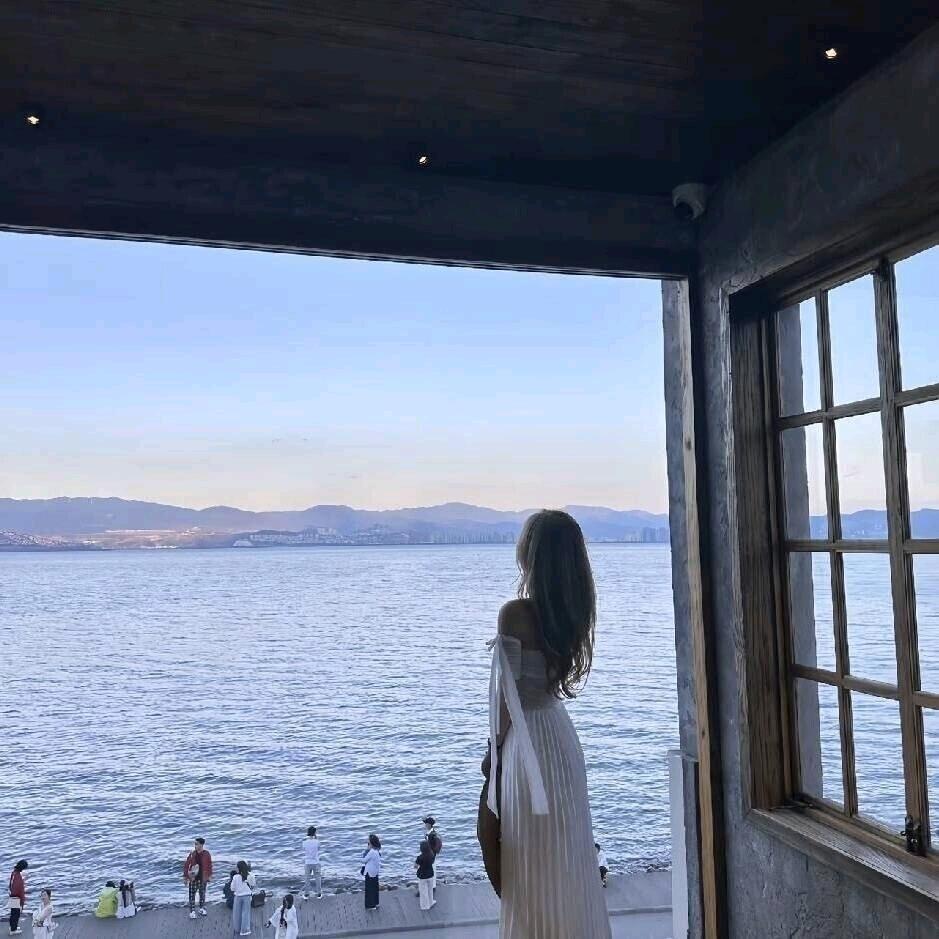 拉屎拉不出来狂扇自己屁股发现越扇越爽